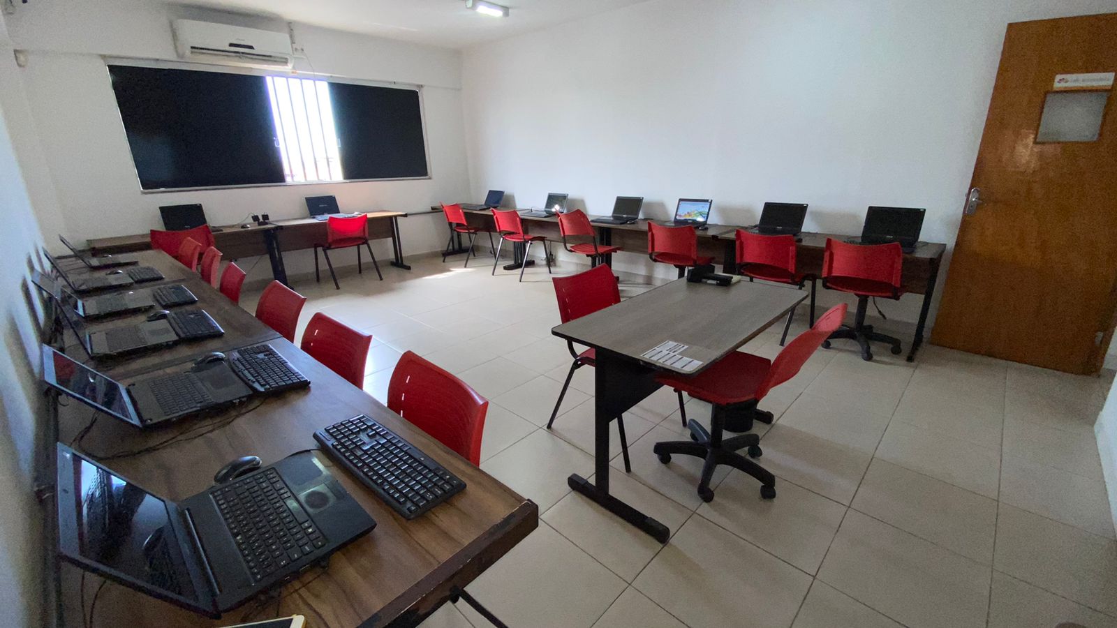 Explorando as Vantagens do Ensino Presencial
